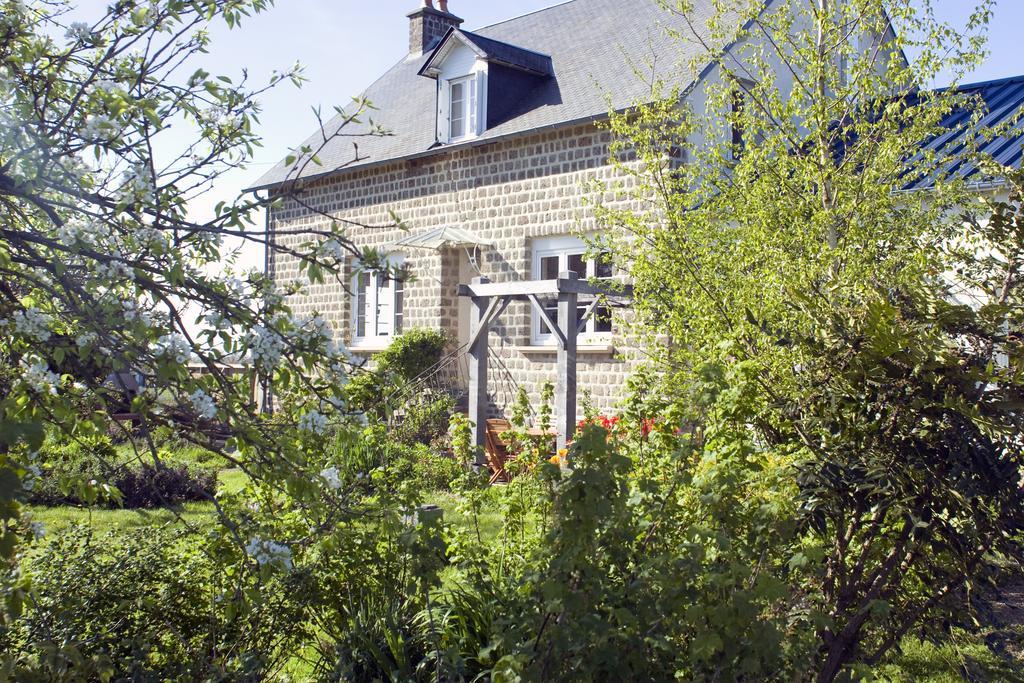 La Nesliere Chambres D'Hotes Bio Saint-Symphorien-des-Monts Exterior photo