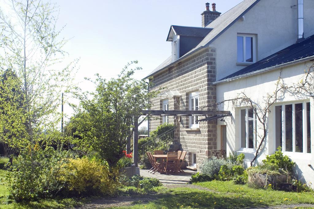 La Nesliere Chambres D'Hotes Bio Saint-Symphorien-des-Monts Exterior photo