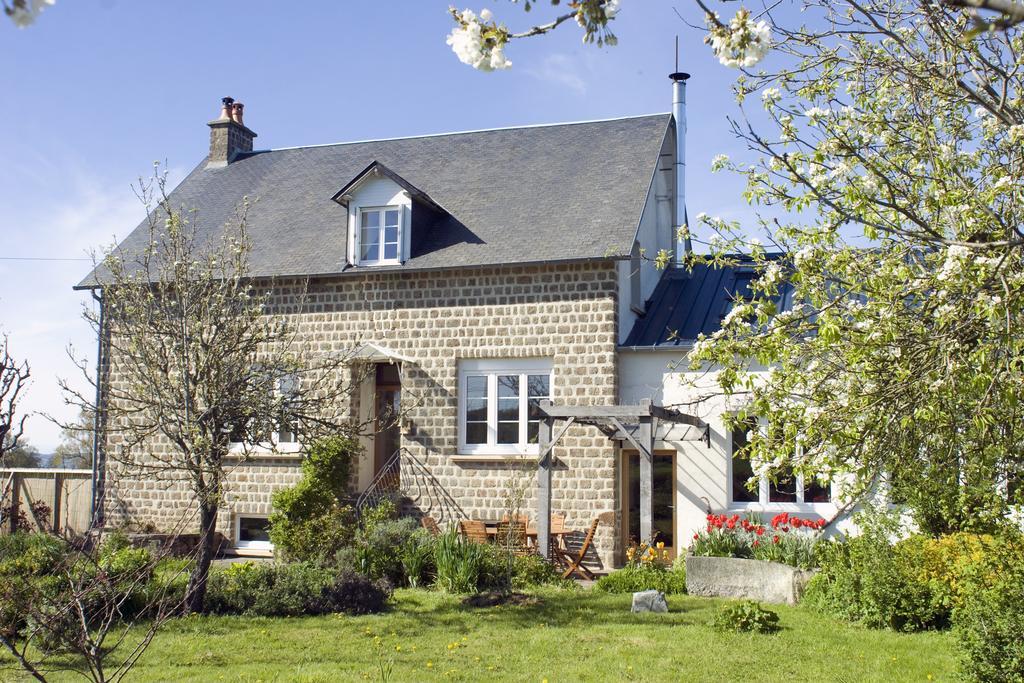 La Nesliere Chambres D'Hotes Bio Saint-Symphorien-des-Monts Exterior photo